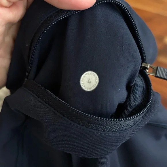 Lululemon wunder under trains with pockets | size 4 - Picture 3 of 3